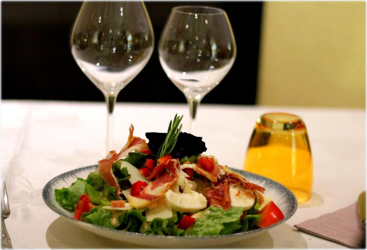 Logis Hotel Restaurant & Pizzeria Vuillot Cuiseaux Εξωτερικό φωτογραφία